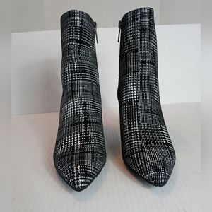 Sacha London(Acadia) Women's Boots Size 7 Color Black/White Suede Plaid